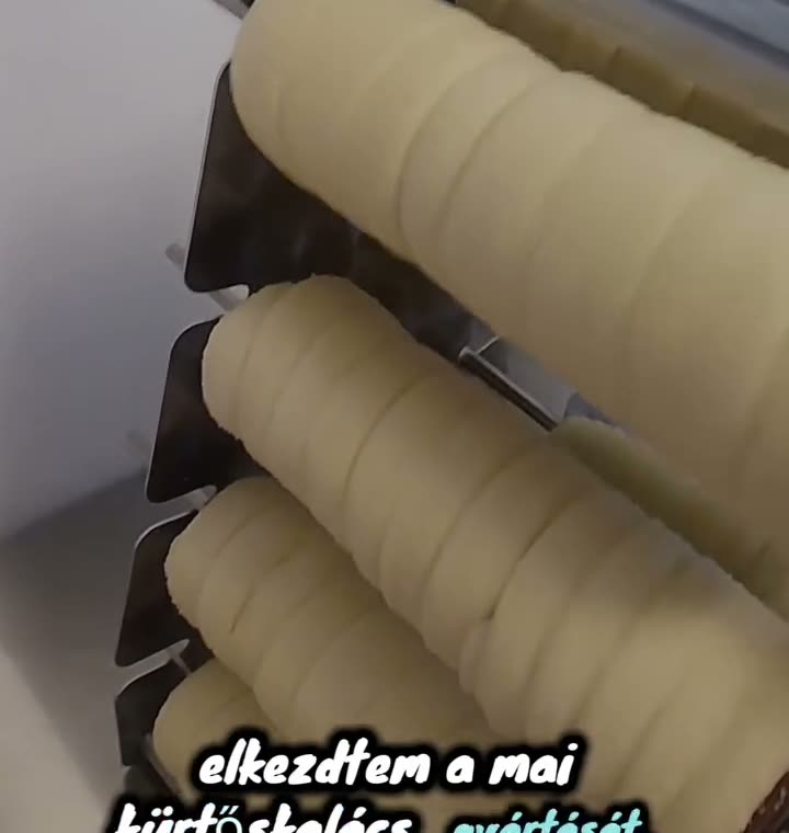 Kürtőskalács tészták a forgó sütőgépen